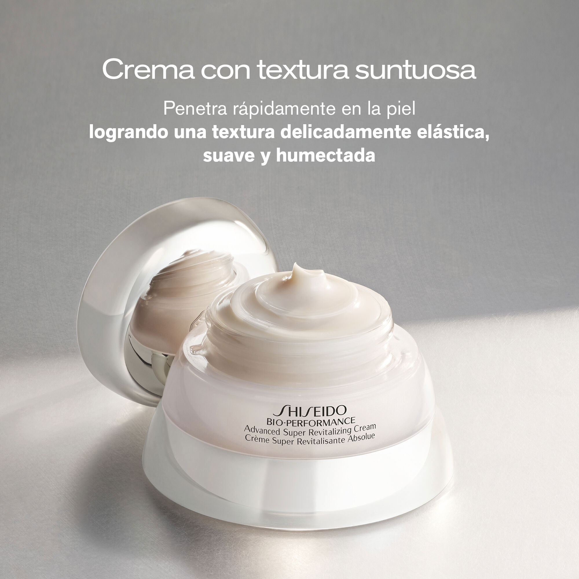 "Un frasco redondo de color plateado de la crema Shiseido Bio-Performance Advanced Super Revitalizing Cream. El frasco cerrado lleva el logotipo de Shiseido y el nombre del producto".